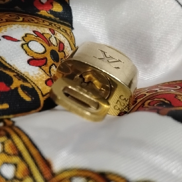 LOUIS VUITTON  Authentic Padlock and Key 🔐# 323 - Picture 7 of 7